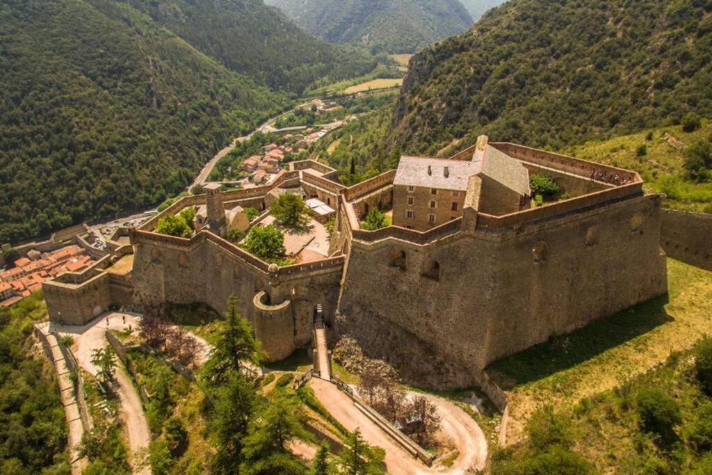 Les Maisons Du Conflent, Maisons Familiales En Pierre Au Coeur Des Remparts ヴィルフランシュ・ド・コンフラン エクステリア 写真