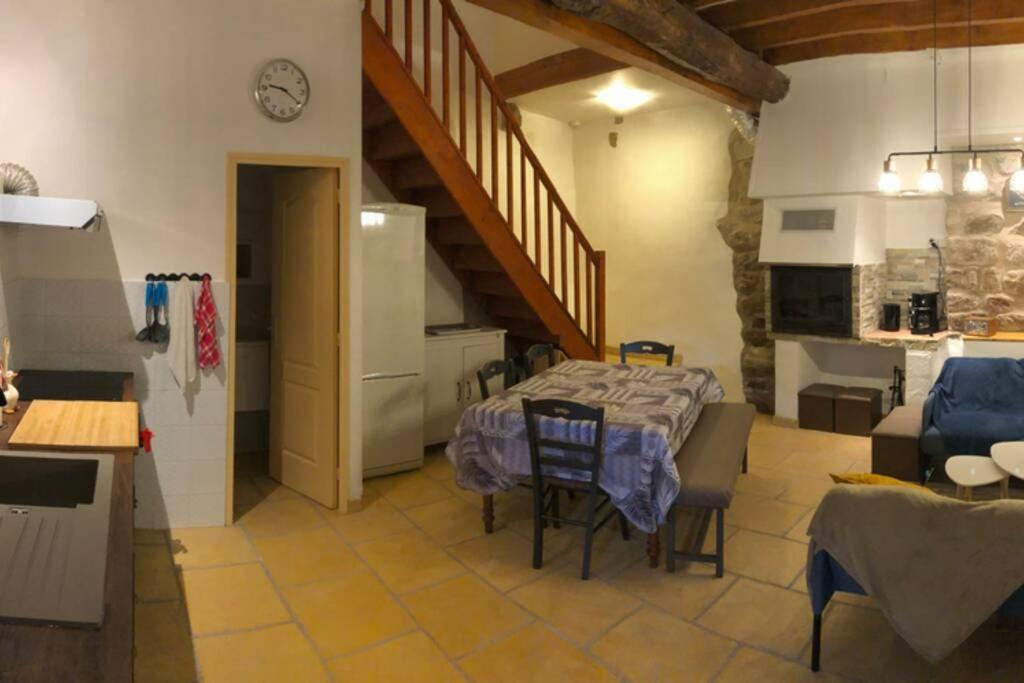 Les Maisons Du Conflent, Maisons Familiales En Pierre Au Coeur Des Remparts ヴィルフランシュ・ド・コンフラン エクステリア 写真